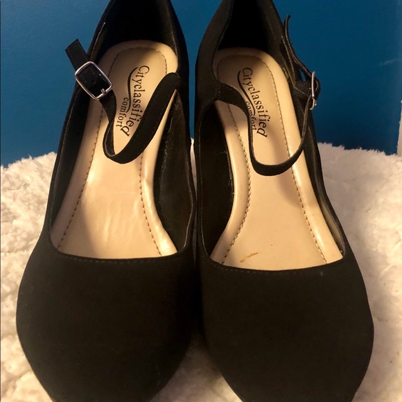 Pumps - Picture 2 of 4